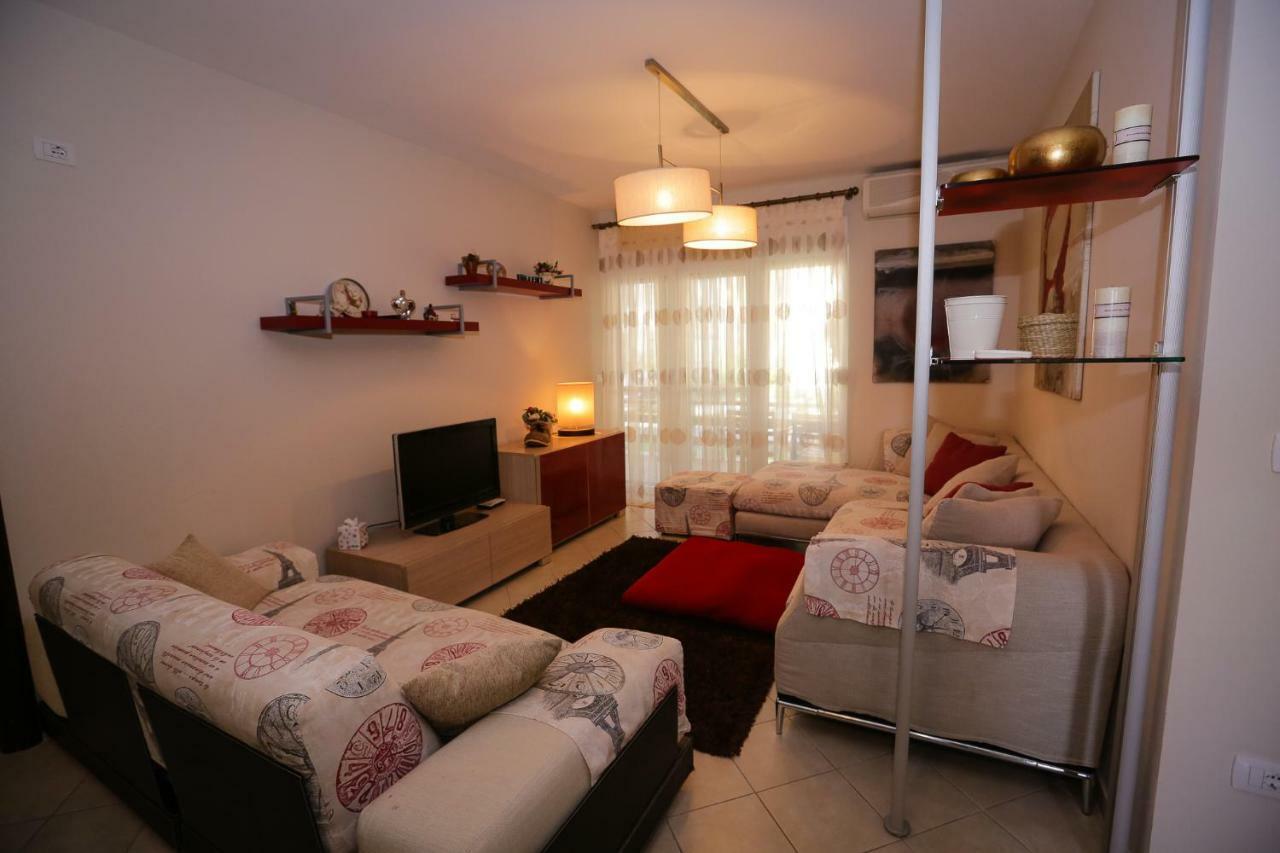 Pine-Tree Apt W/ Private Garden 50 M From The Sea Golem  Zewnętrze zdjęcie