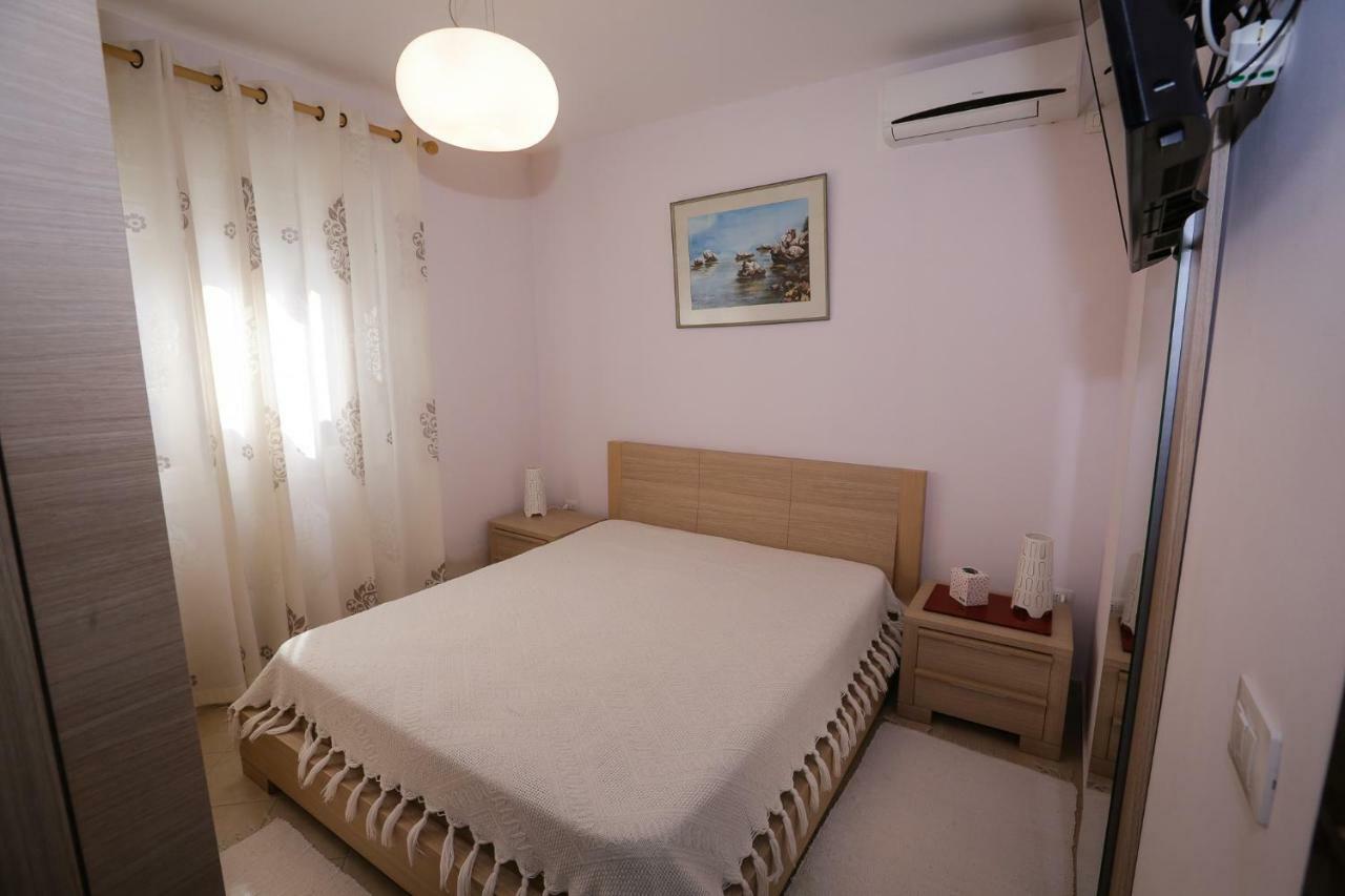 Pine-Tree Apt W/ Private Garden 50 M From The Sea Golem  Zewnętrze zdjęcie