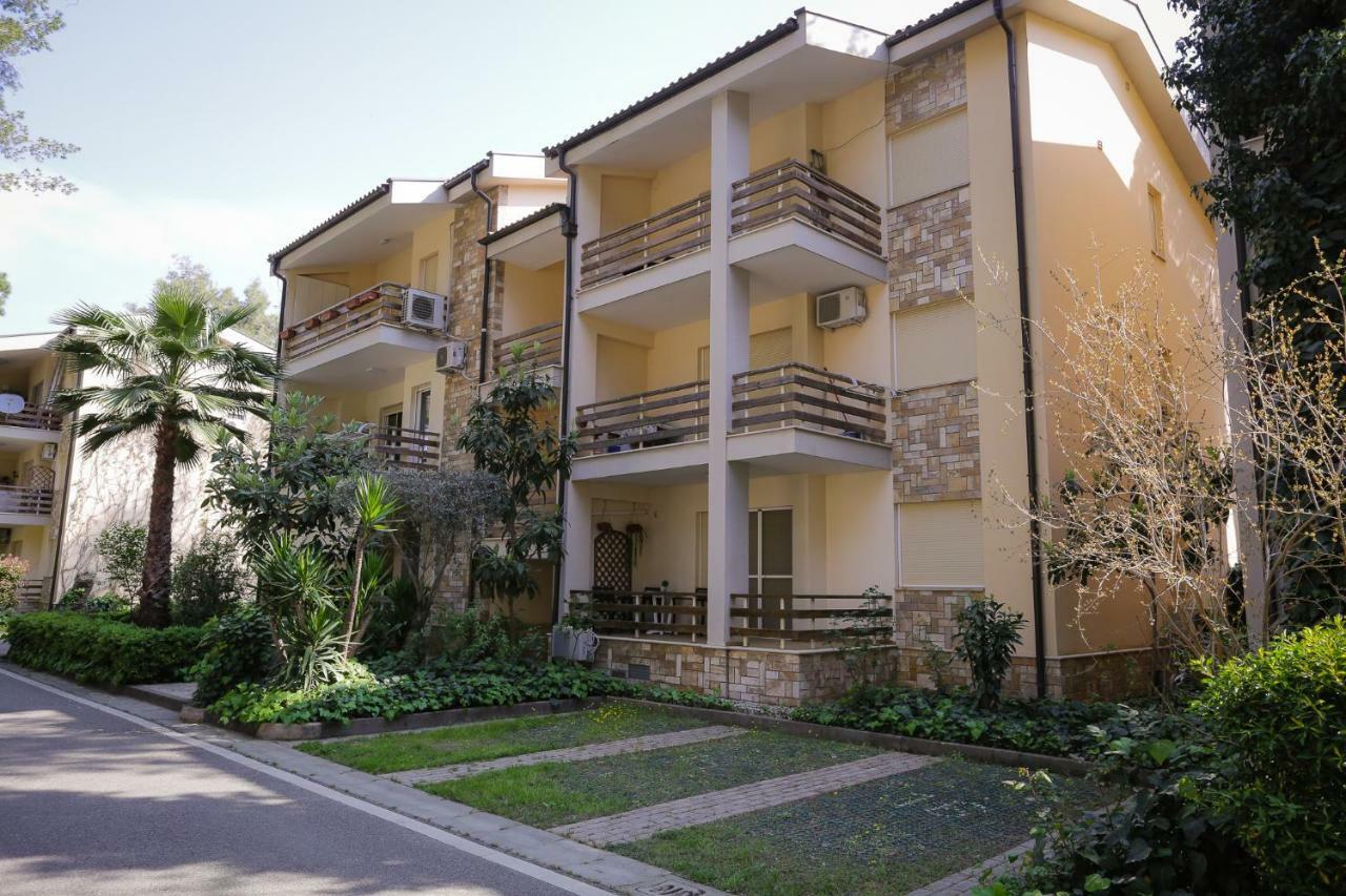 Pine-Tree Apt W/ Private Garden 50 M From The Sea Golem  Zewnętrze zdjęcie