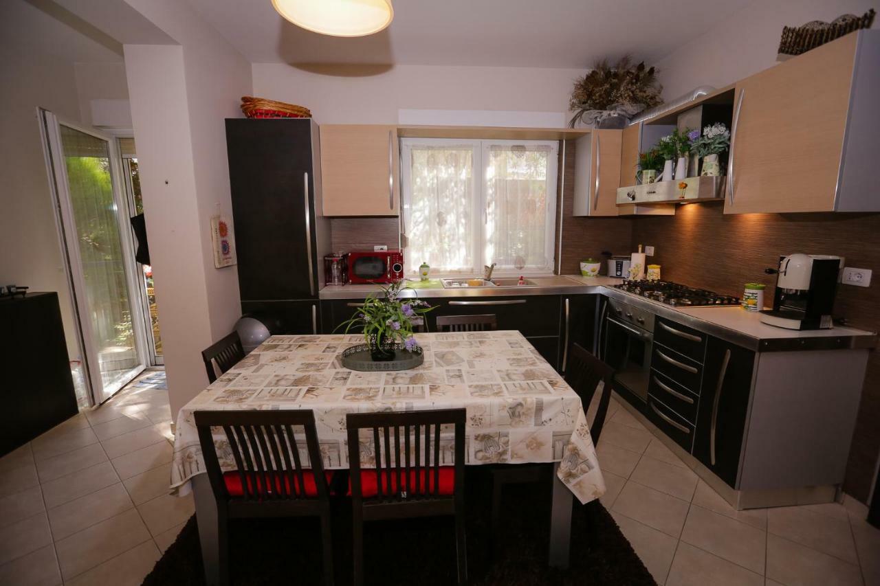 Pine-Tree Apt W/ Private Garden 50 M From The Sea Golem  Zewnętrze zdjęcie