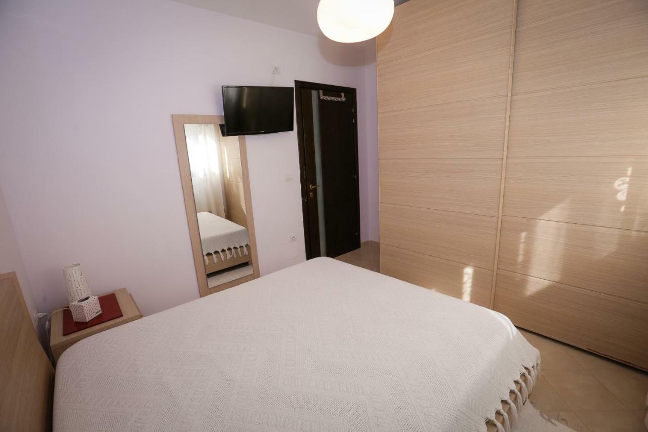 Pine-Tree Apt W/ Private Garden 50 M From The Sea Golem  Zewnętrze zdjęcie