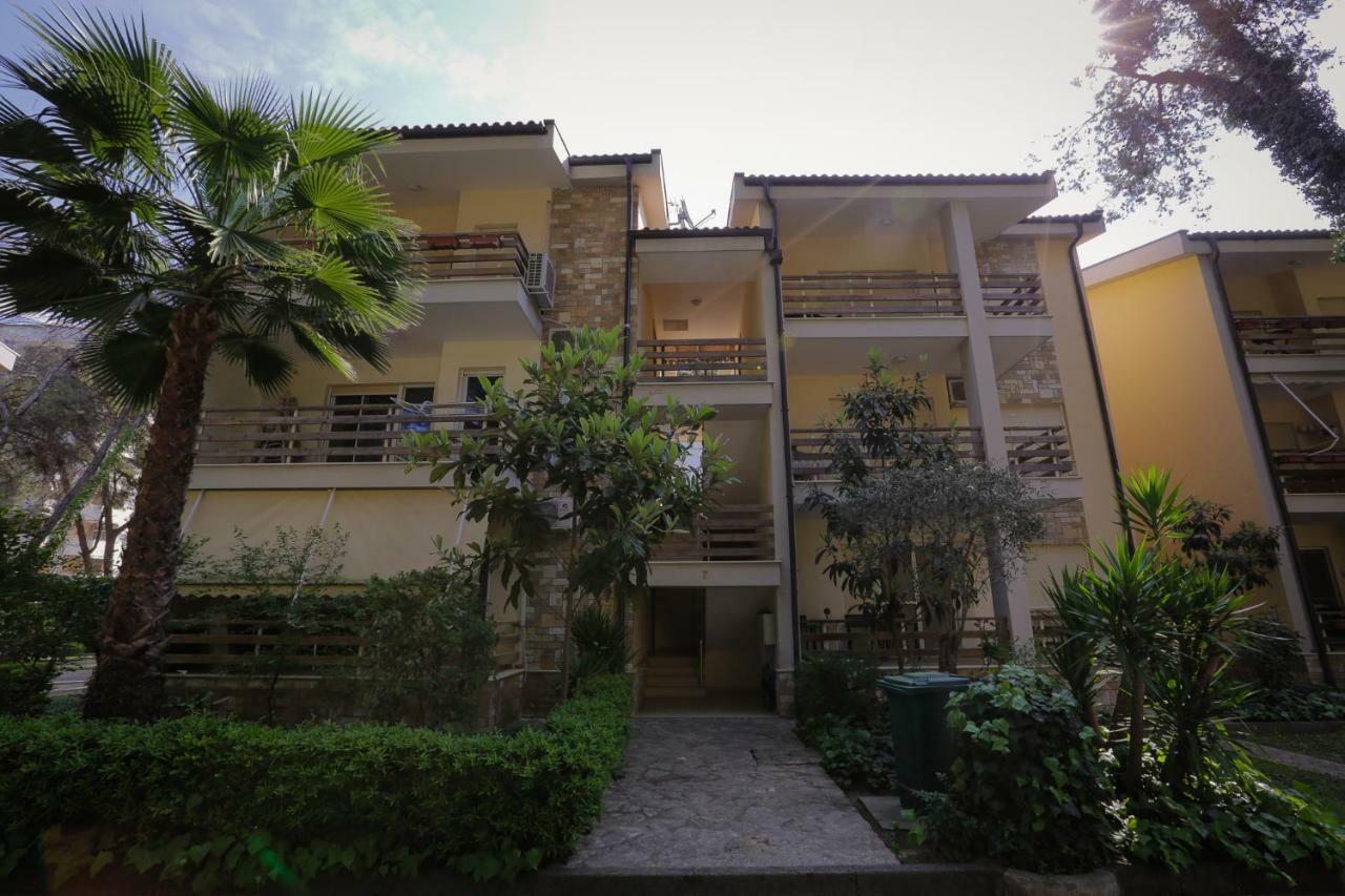 Pine-Tree Apt W/ Private Garden 50 M From The Sea Golem  Zewnętrze zdjęcie